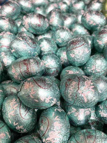 OVETTI CON CIOCCOLATO FONDENTE E MORBIDO