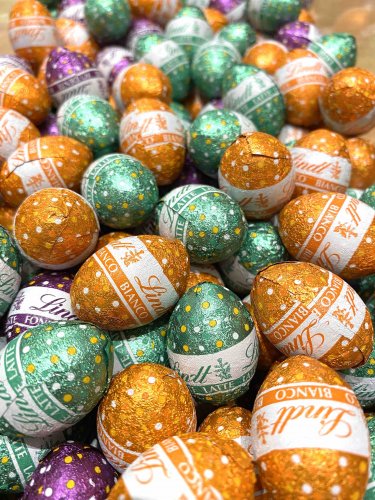 OVETTI ASSORTITI CON CIOCCOLATO AL LATTE