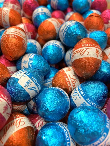 OVETTI ASSORTITI CON CIOCCOLATO AL LATTE